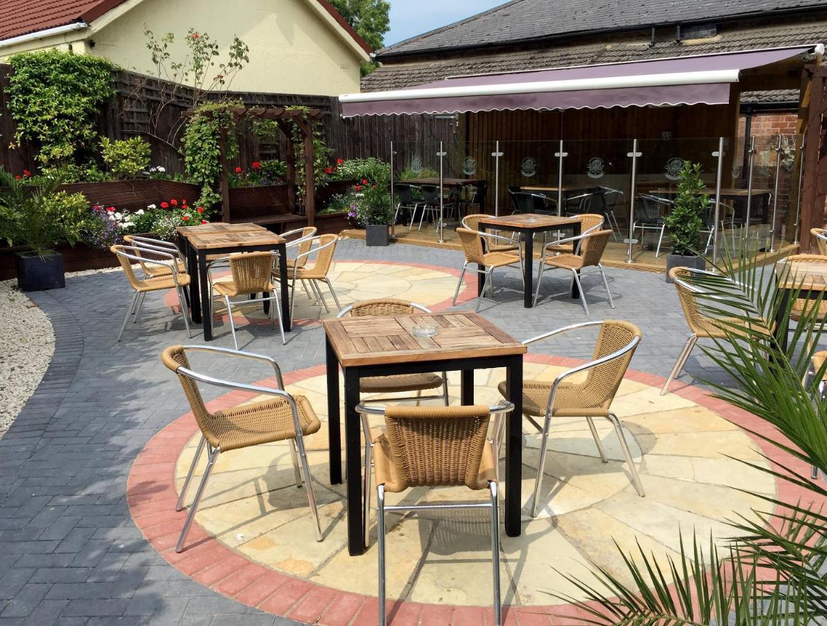 The Walnut Tree Inn Blisworth Kültér fotó