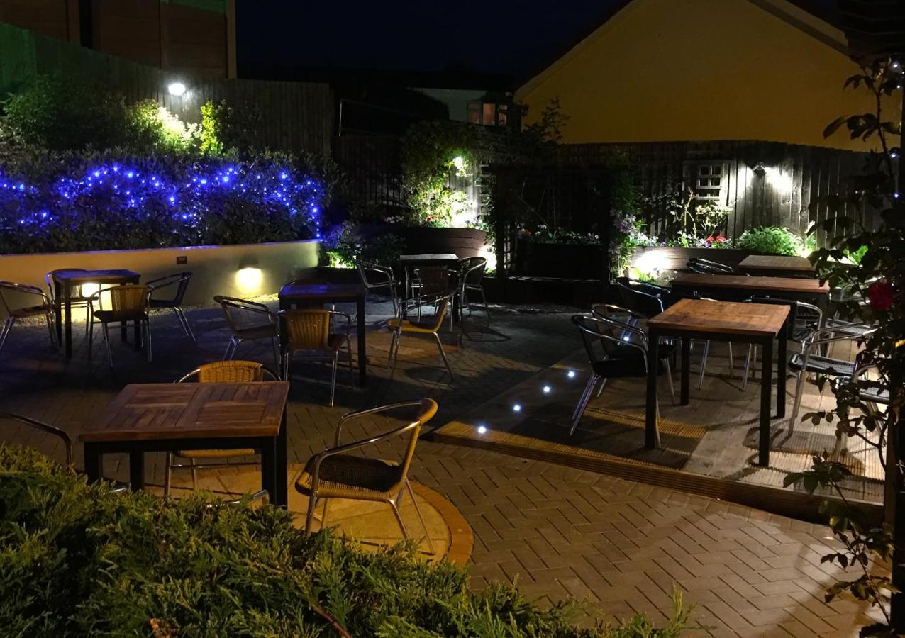 The Walnut Tree Inn Blisworth Kültér fotó